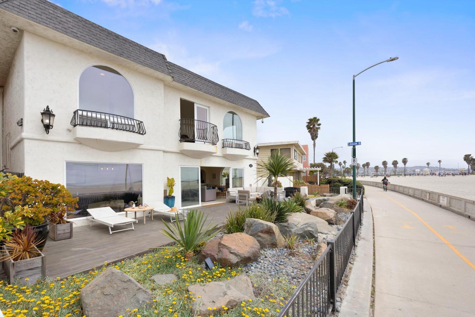 Shoreline By Avantstay Spectacular Beachfront W Fire Pit Pool Table Holiday home San Diego