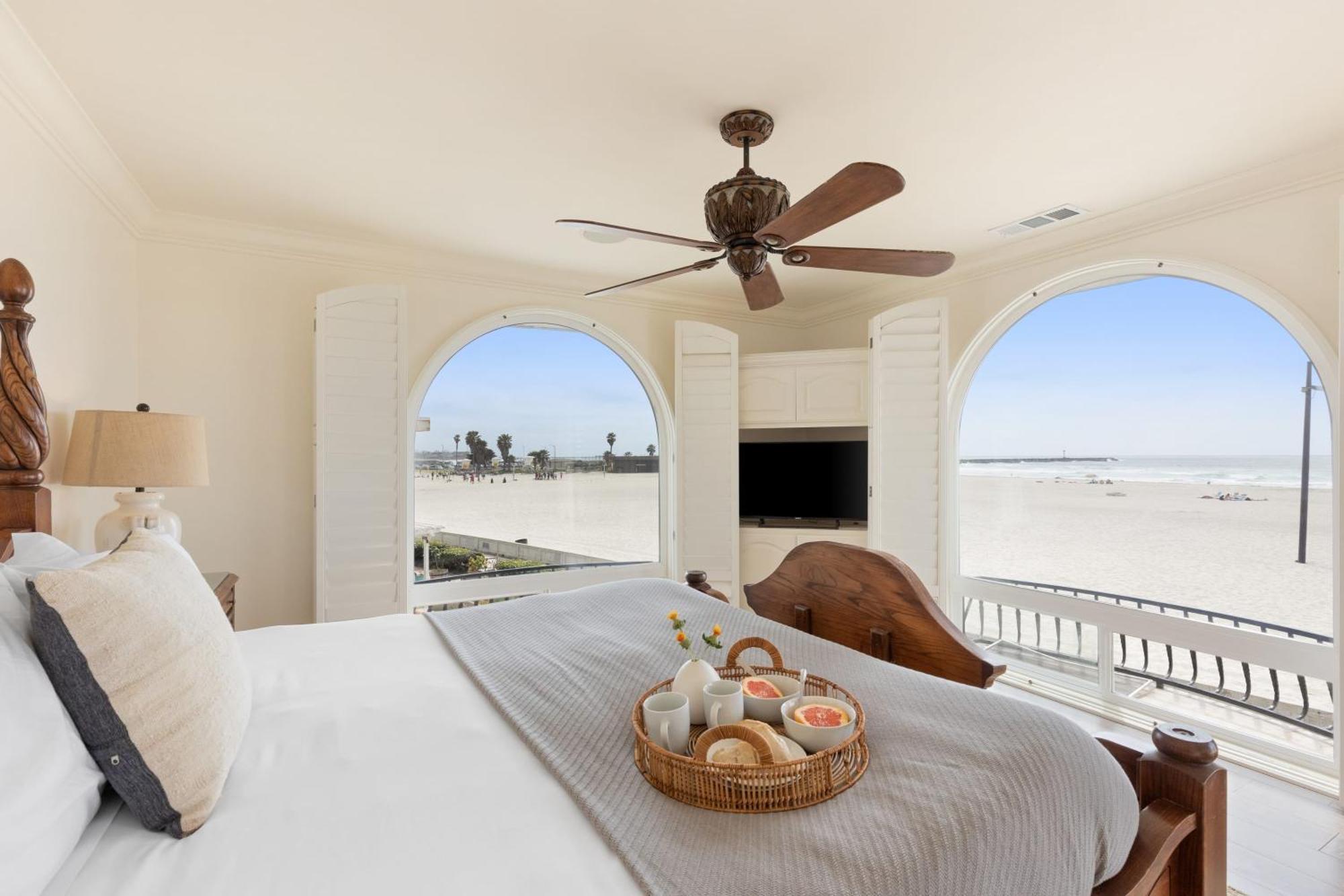 Holiday home Shoreline By Avantstay Spectacular Beachfront W Fire Pit Pool Table San Diego
