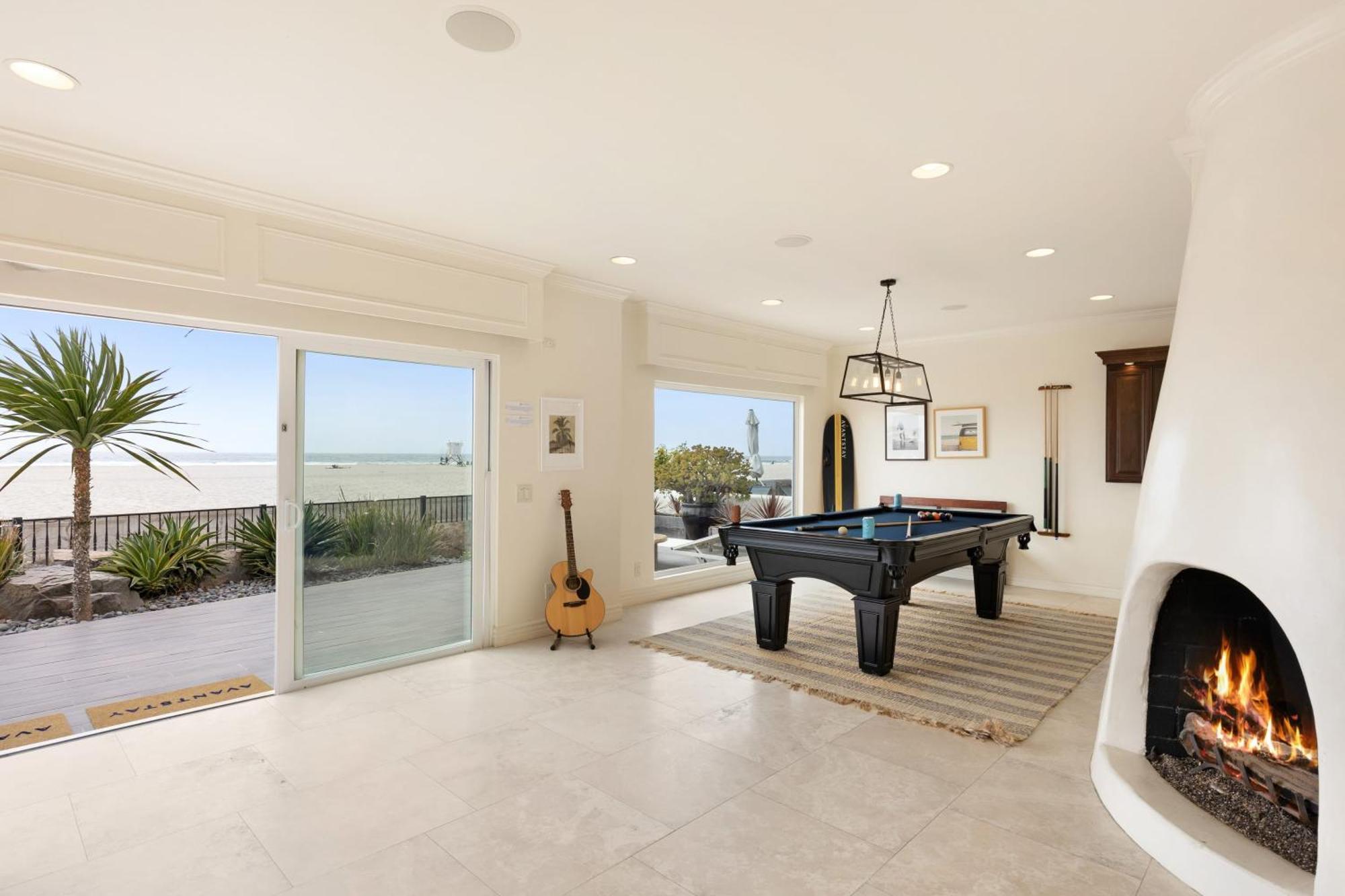 Shoreline By Avantstay Spectacular Beachfront W Fire Pit Pool Table Holiday home *