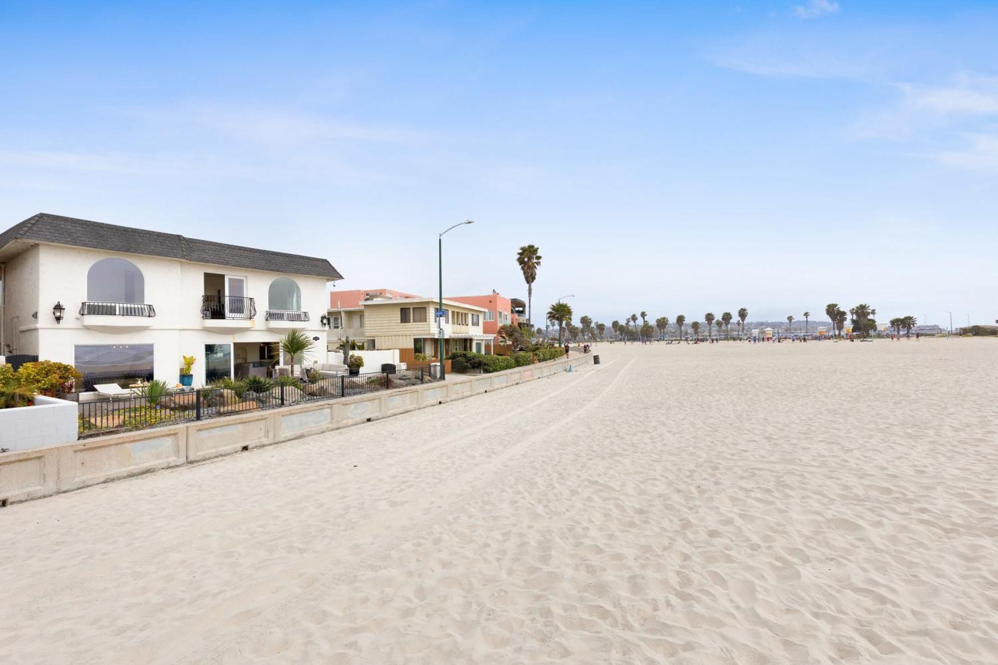 Holiday home Shoreline By Avantstay Spectacular Beachfront W Fire Pit Pool Table *