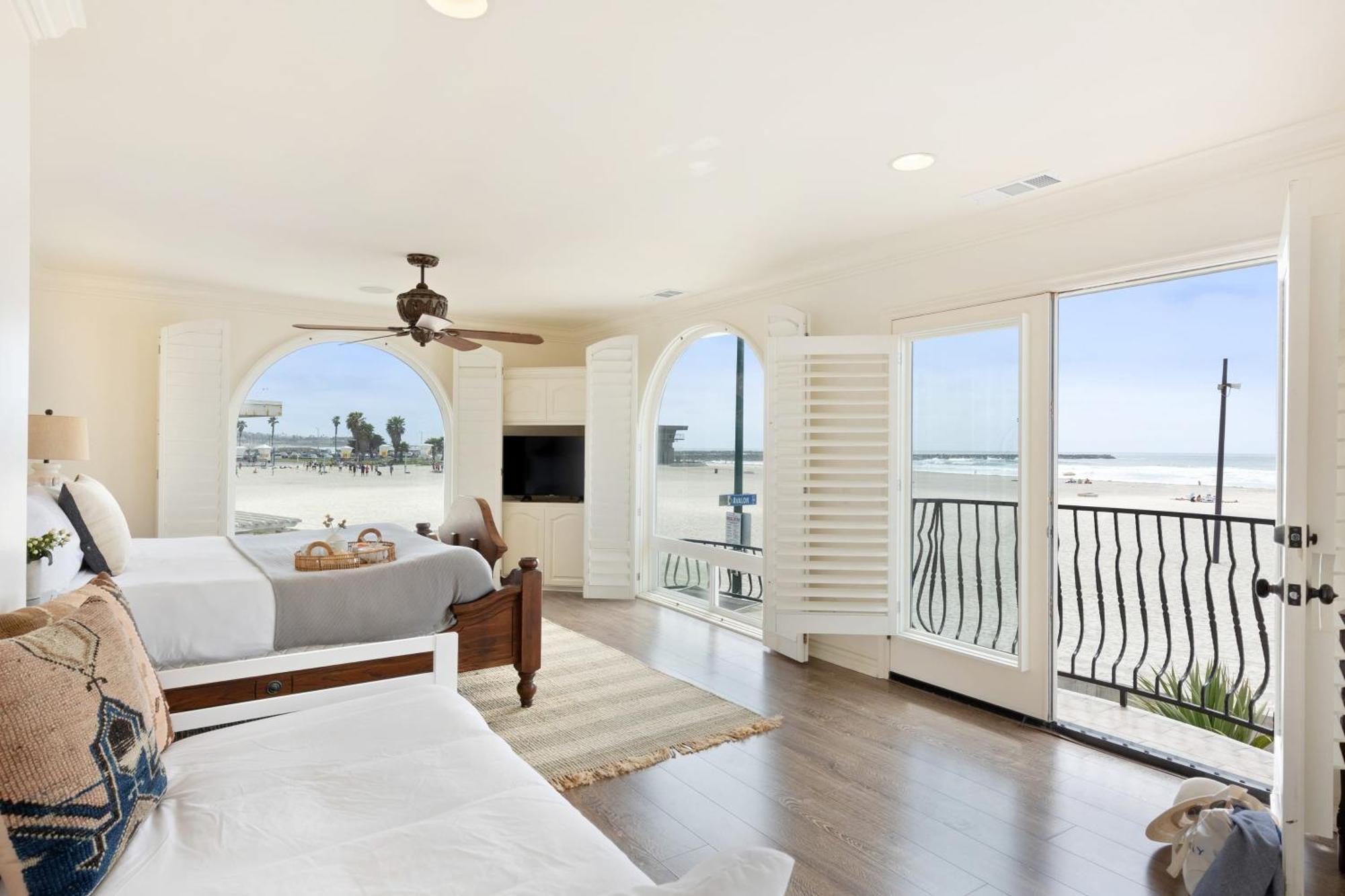 Shoreline By Avantstay Spectacular Beachfront W Fire Pit Pool Table Holiday home San Diego